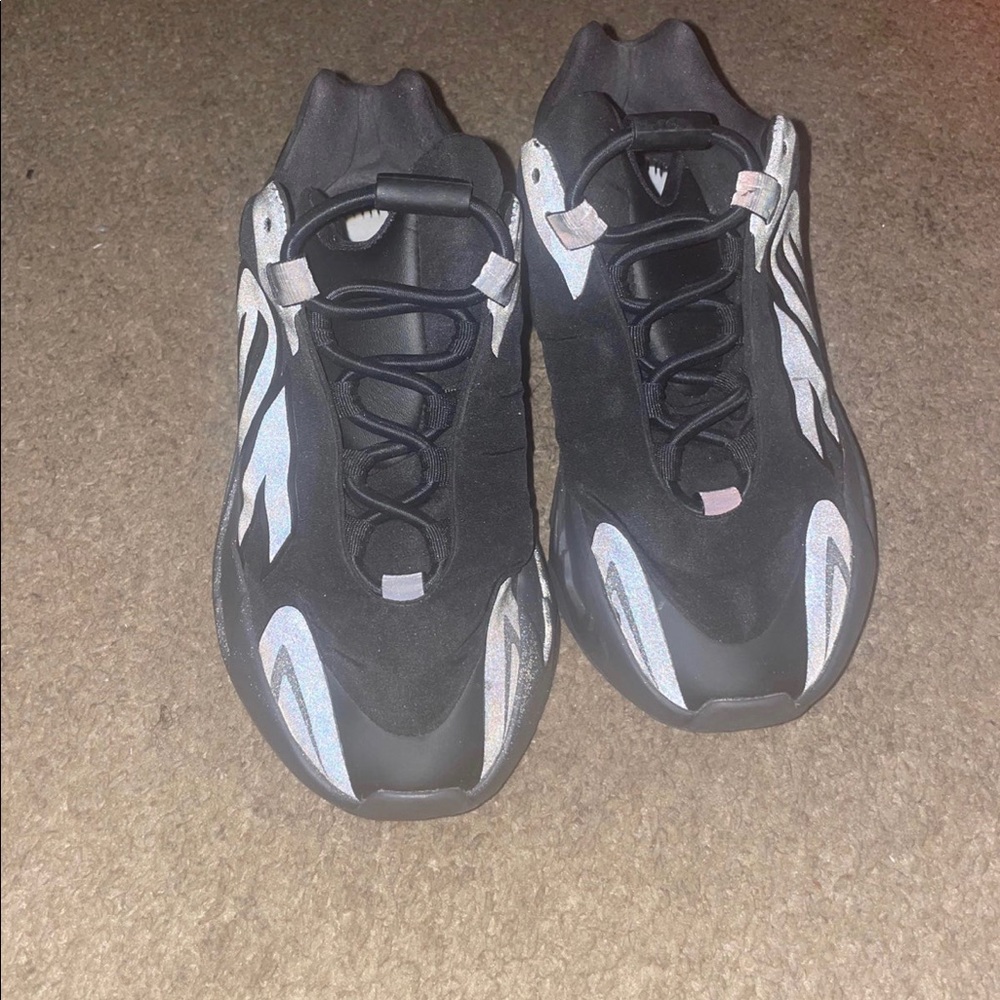 Yeezy Adidas 700 in Mauve